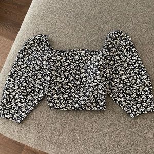 NWT Levi’s Puff Sleeve Top